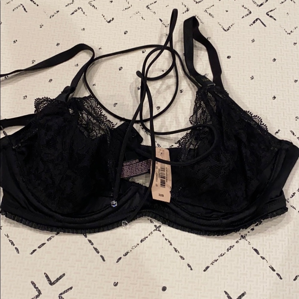 NWT Victoria Secret bra with lace overlay